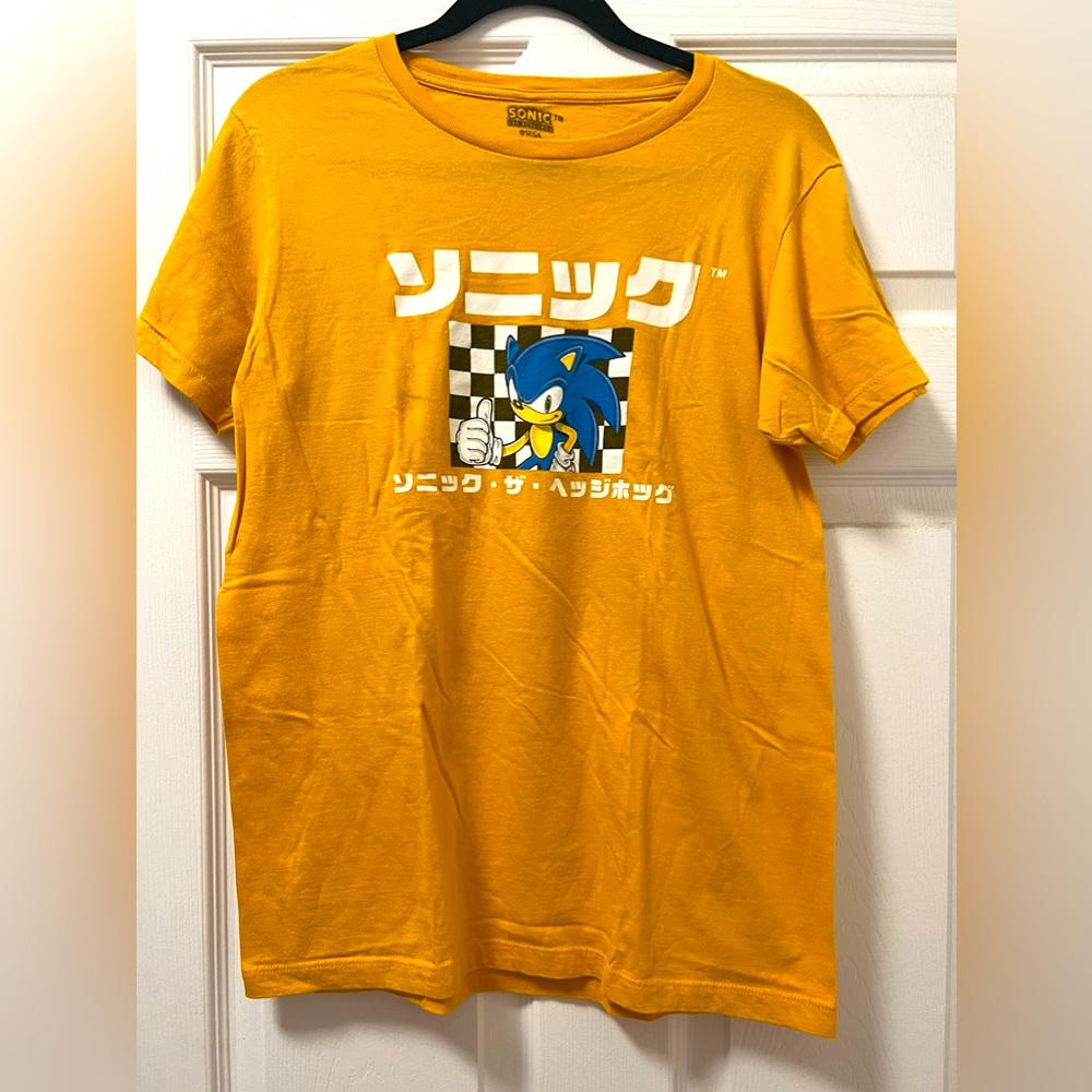 Sonic Tshirt in yellow with the print